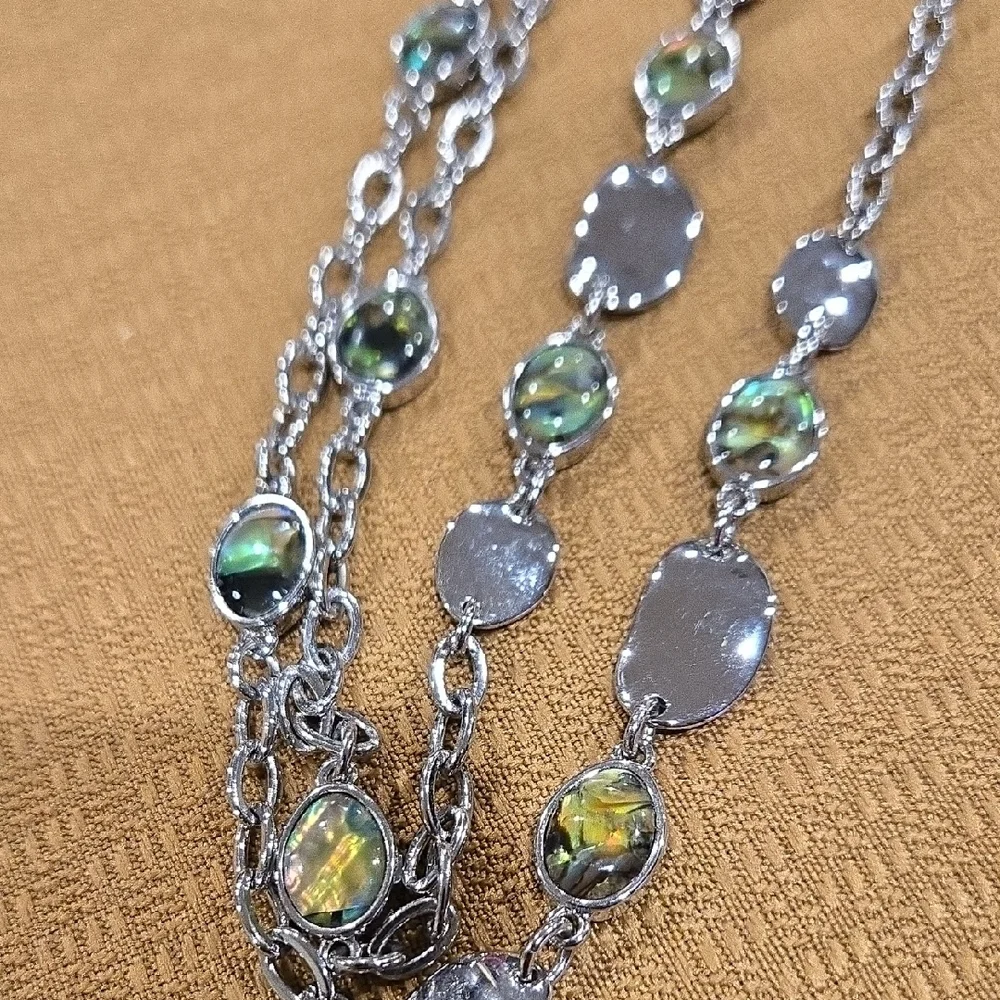 Elegant Silver and Green Women's Necklace